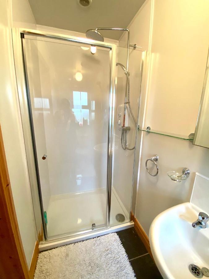 3 Bedroom House Located In Centre Of Carndonagh Exterior foto